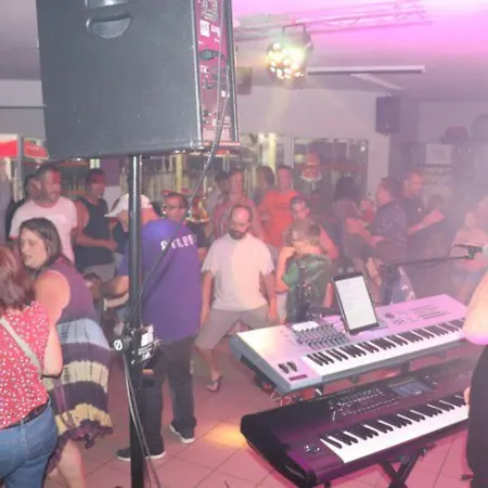 Parque de Campismo Mobil Confortable Avec Terrasse Pour 6 Personnes - Api-1-52-394