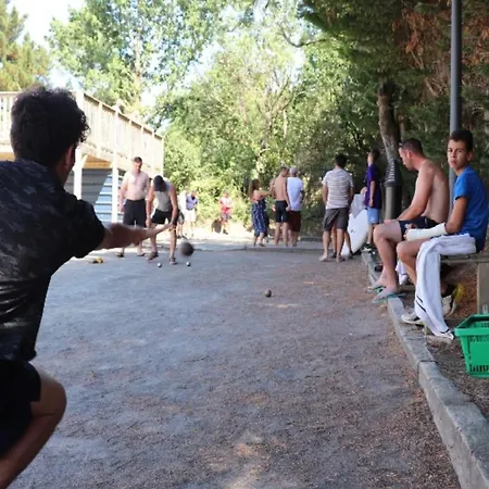 Mobil Confortable Avec Terrasse Pour 6 Personnes - Api-1-52-394