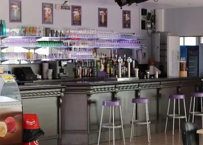 Mobil Confortable Avec Terrasse Pour 6 Personnes - Api-1-52-394 *