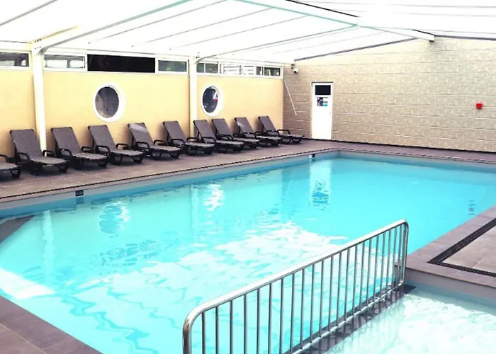 Camping Mobil Confortable Avec Terrasse Pour 6 Personnes - Api-1-52-394 *