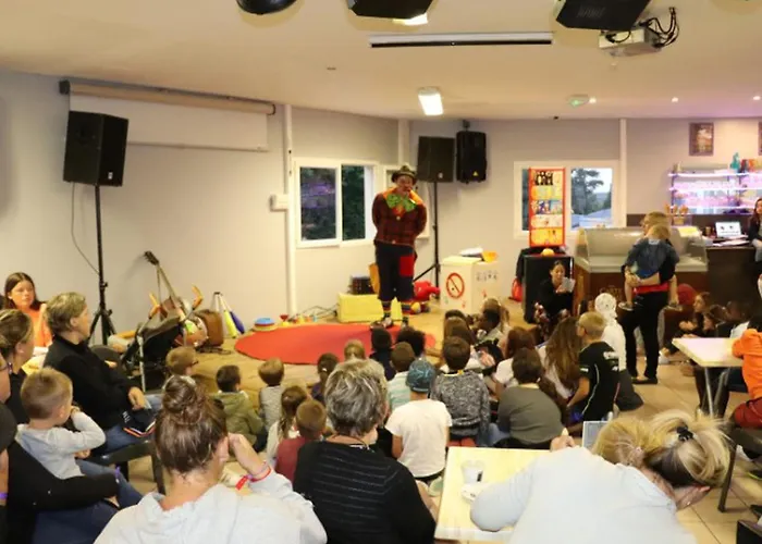 Camping Mobil Confortable Avec Terrasse Pour 6 Personnes - Api-1-52-394