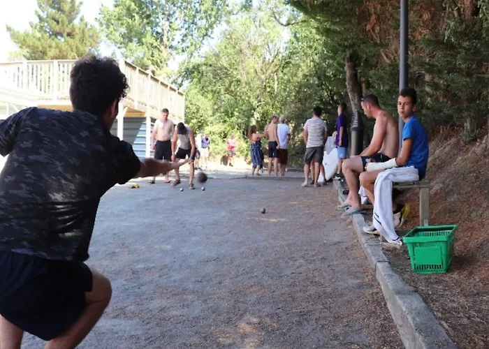 Camping Mobil Confortable Avec Terrasse Pour 6 Personnes - Api-1-52-394